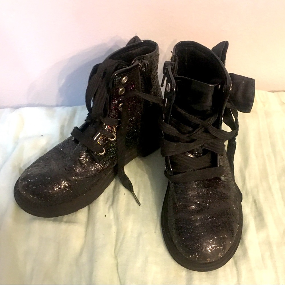 JoJo Siwa Black Iridescent Lace Up Boots w/black bow sz 10